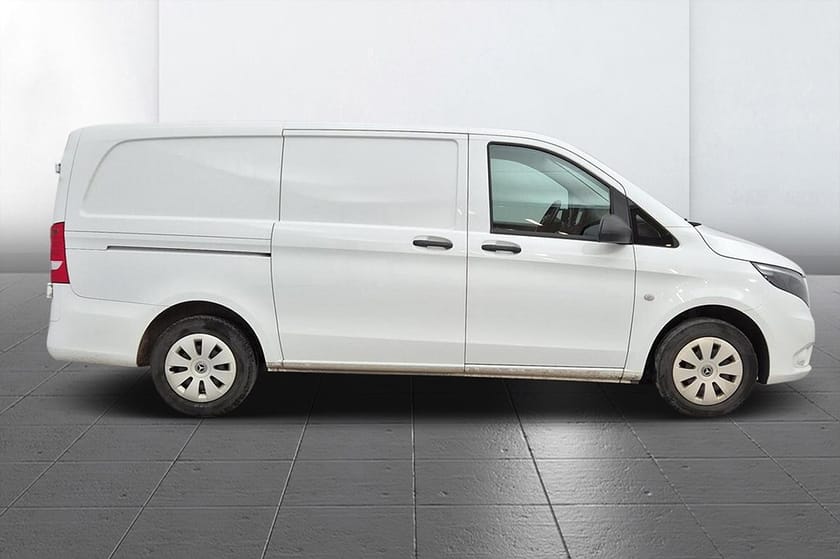 Bild 3 av Mercedes-Benz Vito 110 CDI 2.8t Drag Kamera Farth MOMS