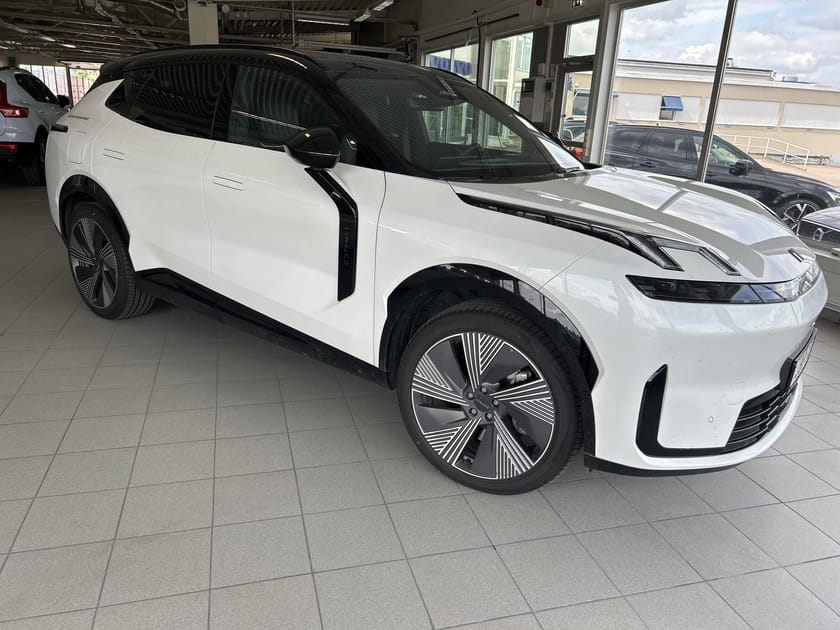 Bild 1 av Lynk & Co 08 PHEV More