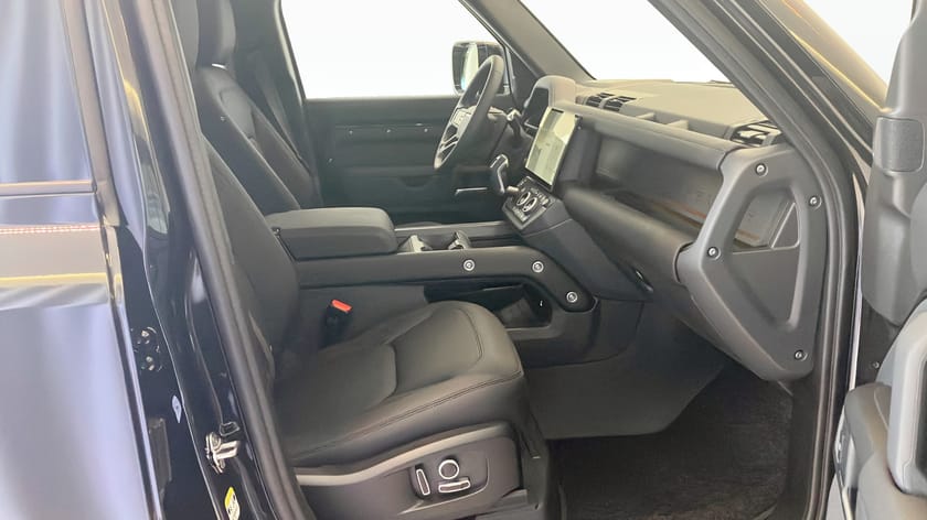 Bild 3 av Land Rover Defender 130 D250 MHEV X-Dynamic SE
