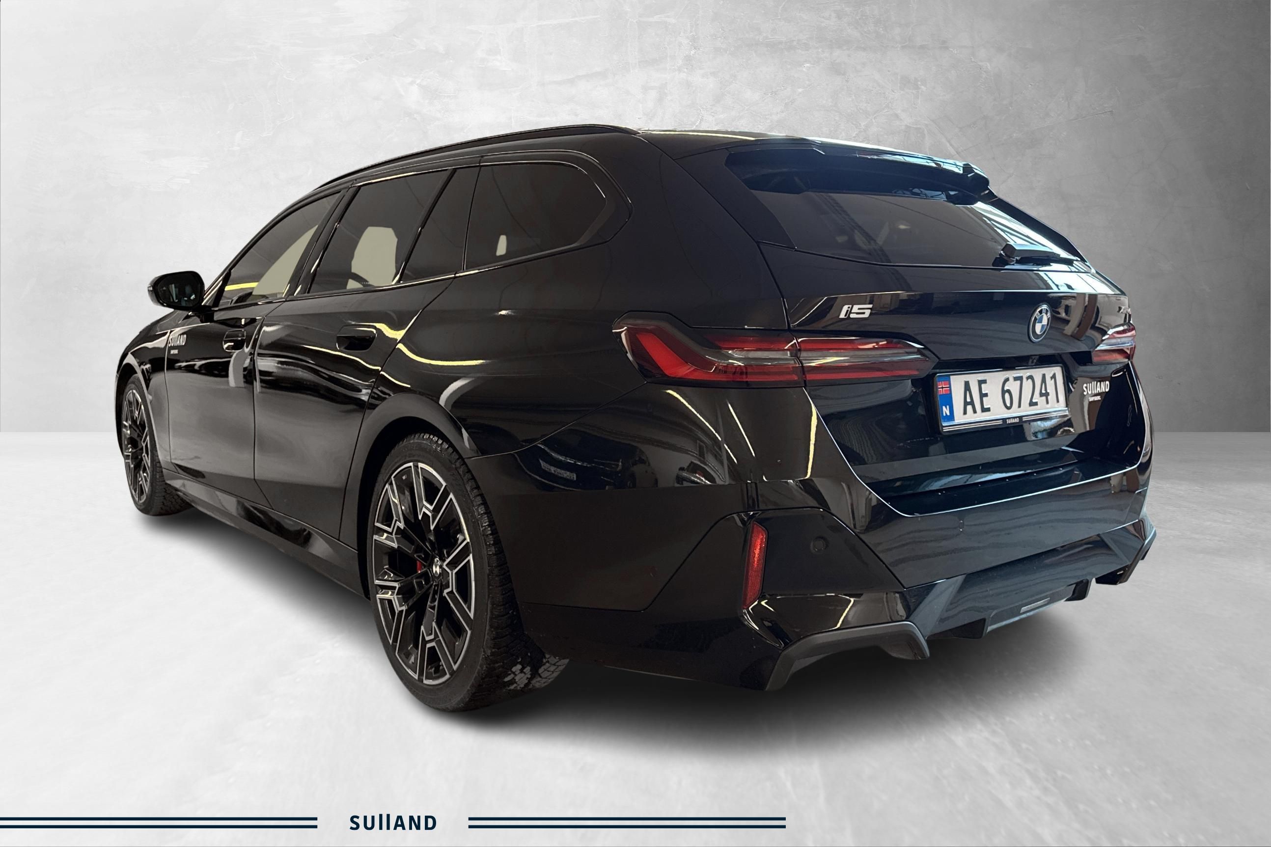 Thumnail bilde 2 av BMW i5 xDrive40 Touring