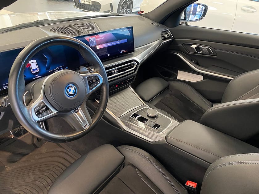 Bild 3 av BMW 330e xDrive Touring M-Sport Rattvärme