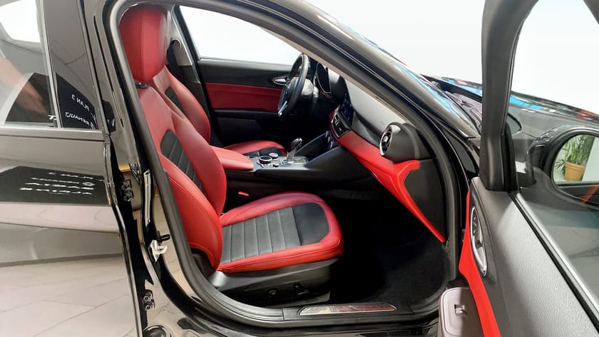 Bild 3 av Alfa Romeo Giulia 2.0 TURBO SUPER 200 Hk 16V