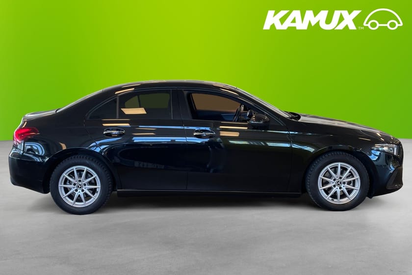Bild 2 av Mercedes-Benz A 180 d Sedan Premium Night Wide CarPlay Kamera Navi