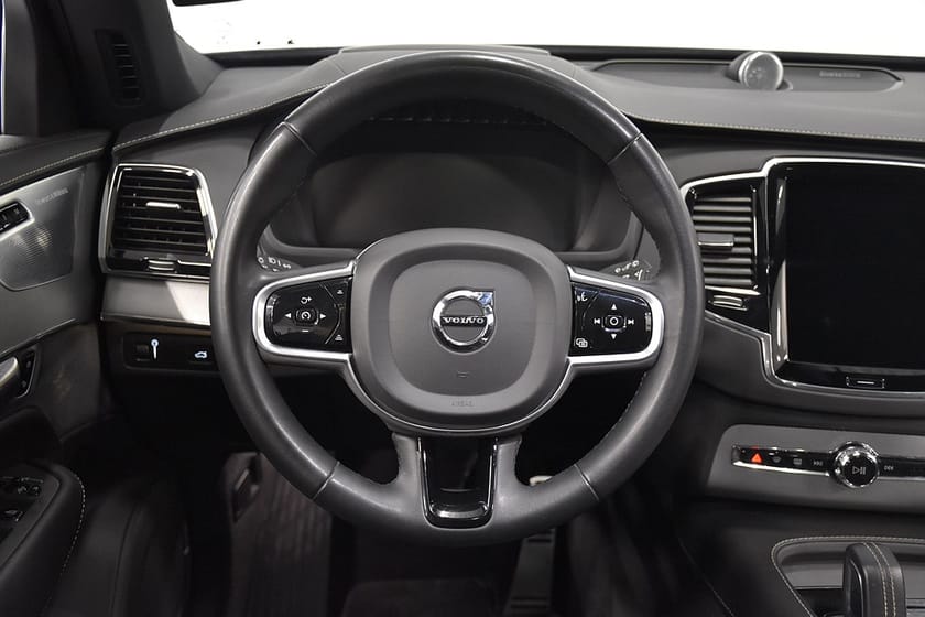 Bild 2 av Volvo XC90 7 Säten B5 AWD 7-sits R-design Luft B&W HUD Pano D-värm Drag