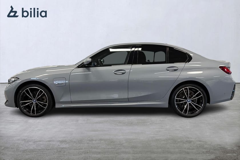 Bild 3 av BMW 330e xDrive Sedan M-sport | Drag | Taklucka | HiFi | 19"