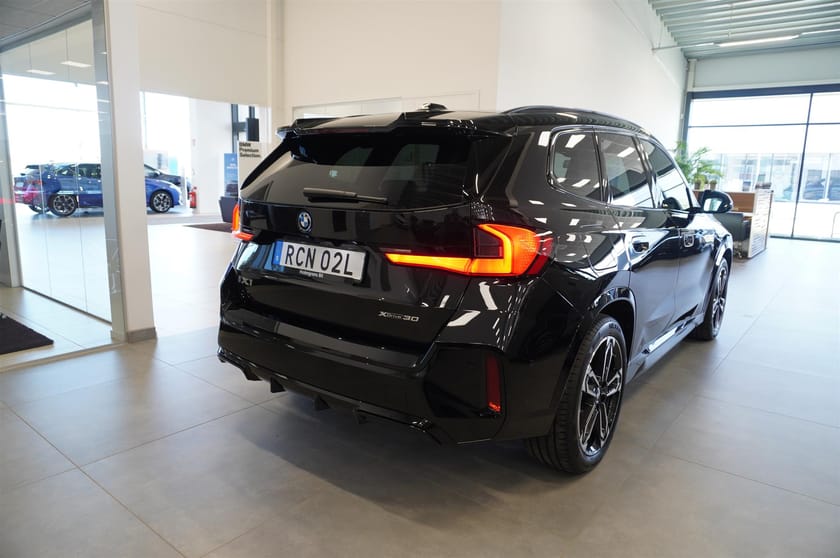 Bild 4 av BMW iX1 xDrive30 M Sport Pro Business Ed Drag DA Pro
