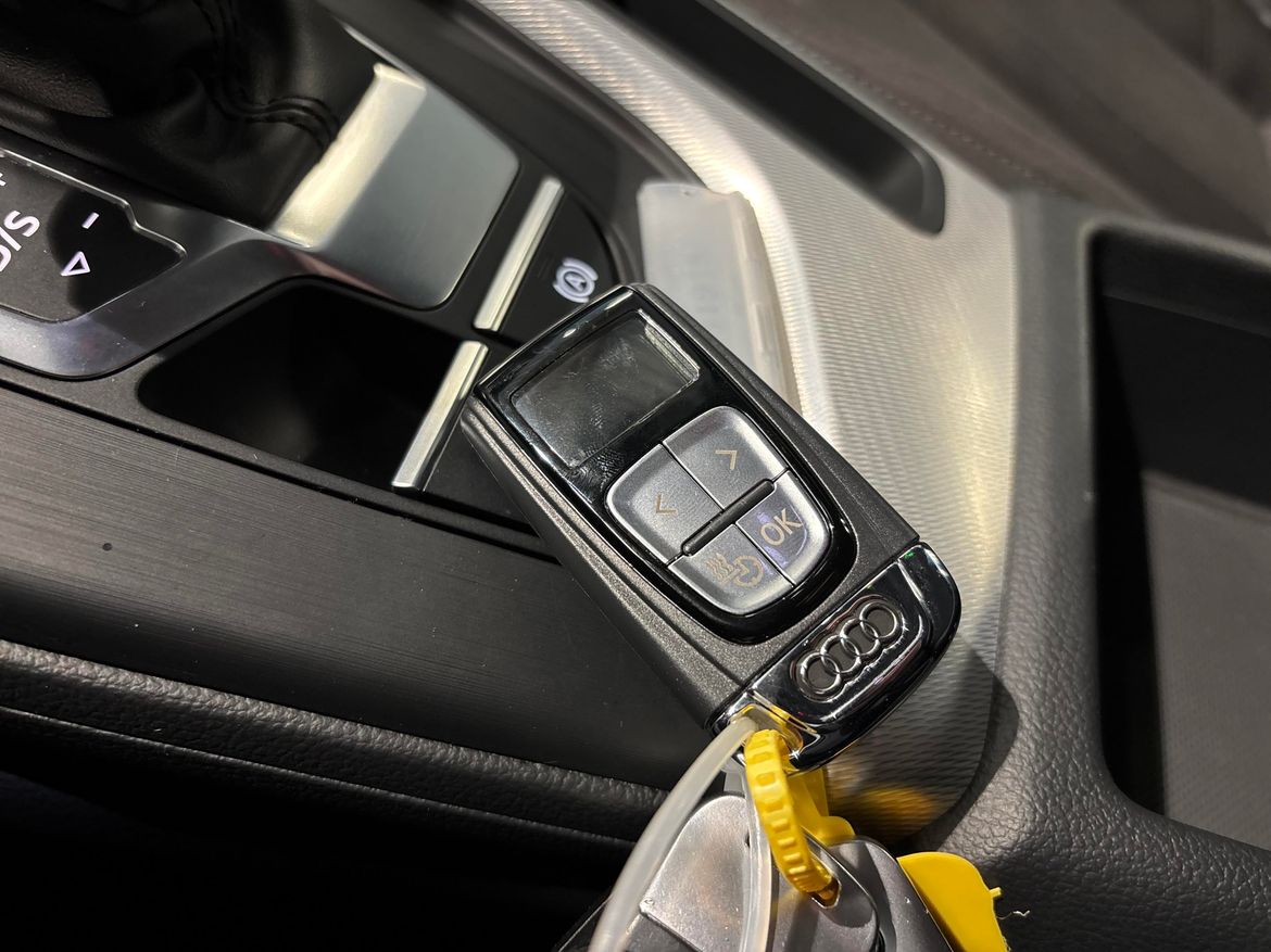 Audi A4 2019 - miniatyr 18