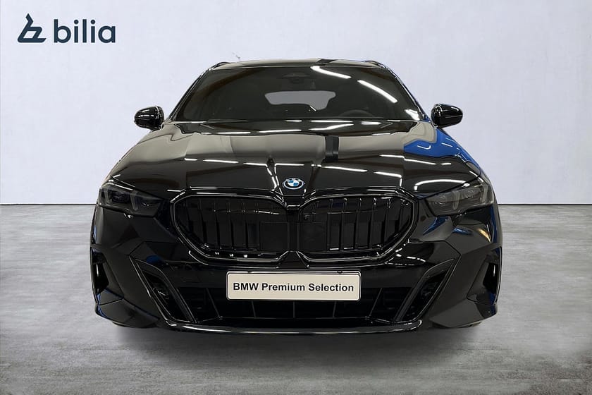 Bild 5 av BMW 550e xDrive Touring 550 M Sport Pro B&W Panorama Kamera Drag