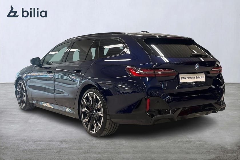 Bild 2 av BMW 550e xDrive Touring 550 M-Sport Pro | DEMOBIL | Drag | Head-up