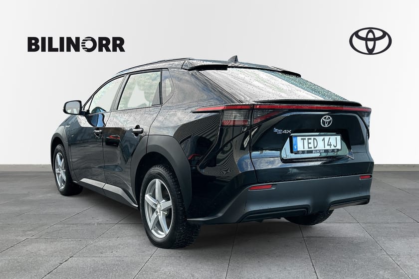 Bild 2 av Toyota bZ4X 100% Elektrisk SUV/Vinterdäck