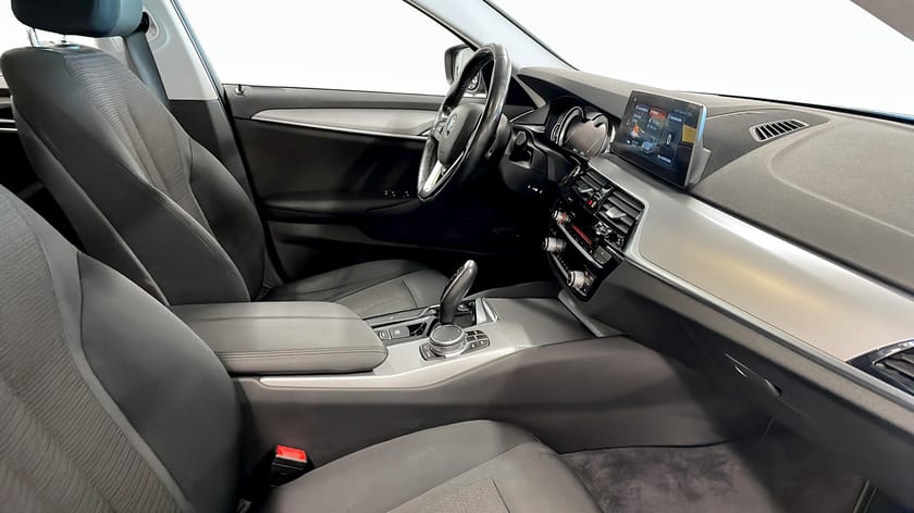 Bild 3 av BMW 520d Touring 190 hk Dragkrok Backkamera Rattvärme