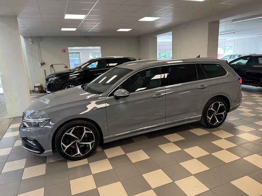 Bild 4 av Volkswagen Passat Sportscombi 2.0 TDI R-line 4M GT Cockpit PRO Navi Drag Värmare 200H