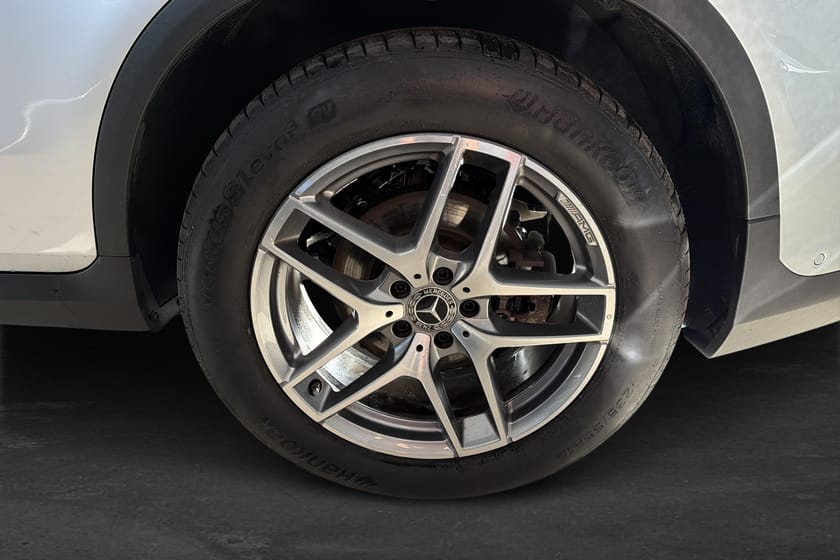 Bild 5 av Mercedes-Benz GLC 220 d 4MATIC AMG Line / Panorama / Burmester / Drag