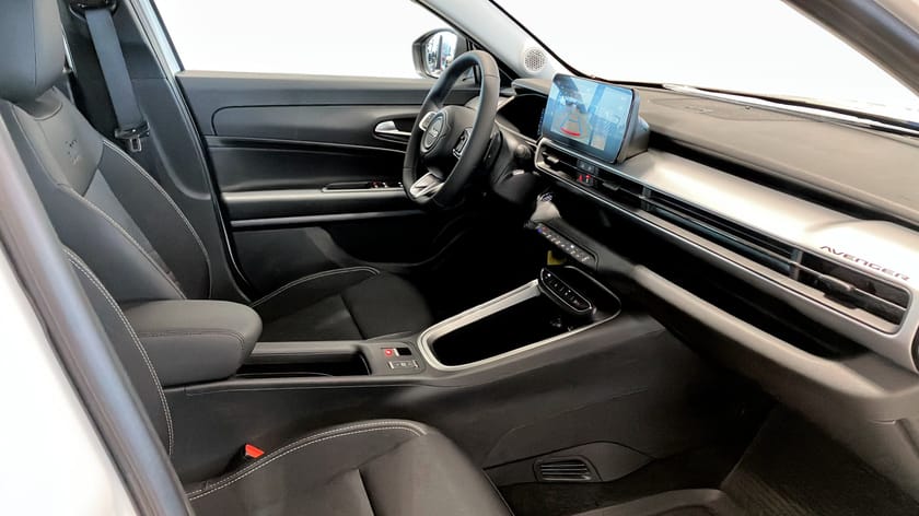 Bild 3 av Jeep Avenger e-Hybrid ALTITUDE MHEV T3 1.2 100HP *0%RÄNTA FRIA VINTERHJUL