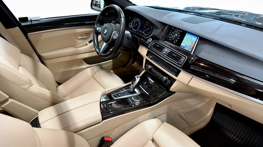 Bild 3 av BMW 530d xDrive Touring M Sport Pano Komfortstol H/K HUD 4-zon