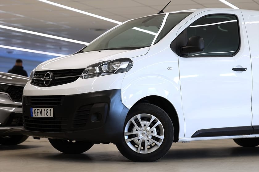 Bild 4 av Opel Vivaro Skåpbil 2.0 BlueHDI 144hk L2 CarPlay 3-Sits 360-Kamera