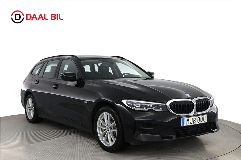 Bild 3 av BMW 330e xDrive Touring 292HK SPORT LINE NAVI COCKPIT PSENS