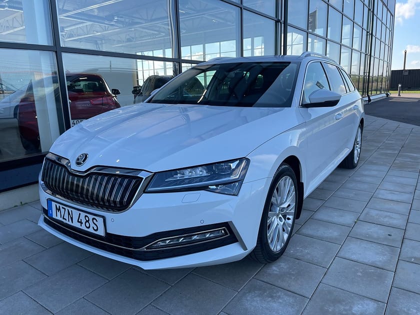 Bild 1 av Škoda Superb iV Combi Skoda 1.4 TSI Business|Värmare|Massage|Moms
