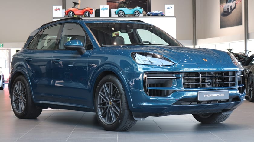 Bild 1 av Porsche Cayenne E-Hybrid Burmester / Head-up / Soft Close / Night Vision