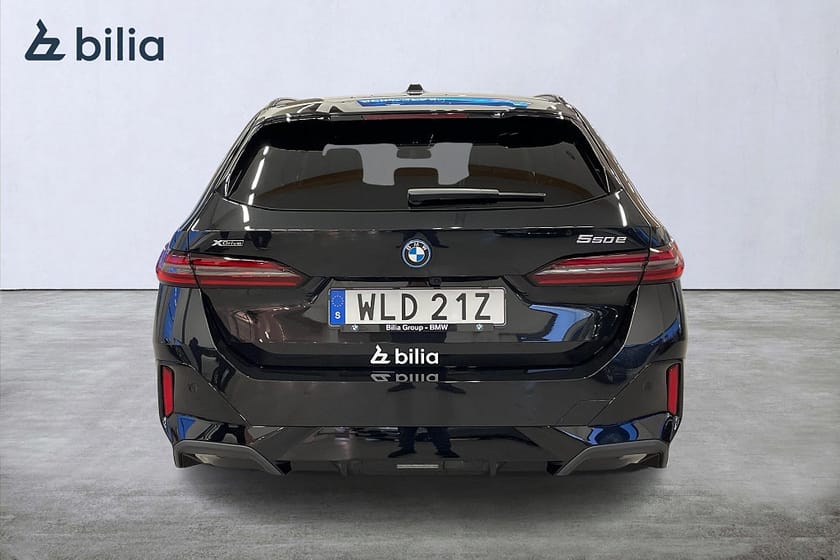 Bild 4 av BMW 550e xDrive Touring 550 M Sport Pro B&W Panorama Kamera Drag