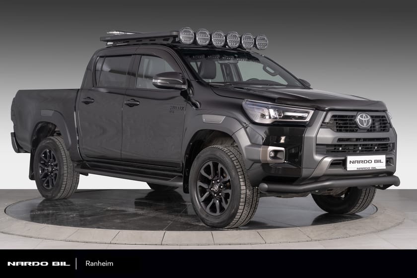Bilde 1 av Toyota Hilux Dobbelcab Invincible X/Takgrind/Ekstralys/Blitser/Krok3500KG