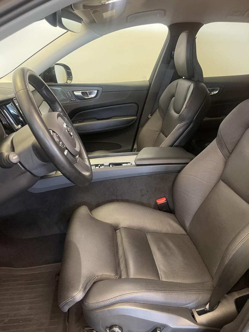 Bild 5 av Volvo XC60 B4 AWD Diesel Core / Dragkrok / Läder / Backkamera /