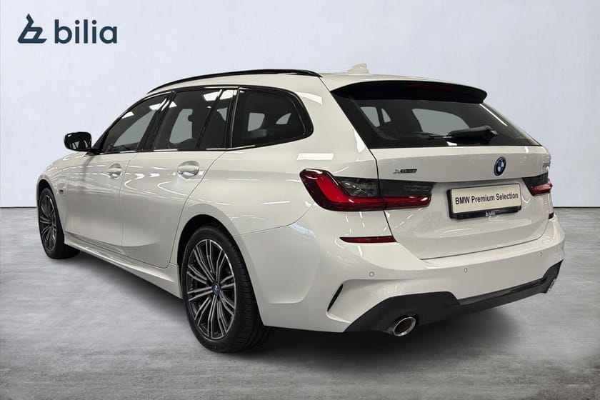 Bild 2 av BMW 330e xDrive Touring M-Sport | Drag | Rattvärme | Navi