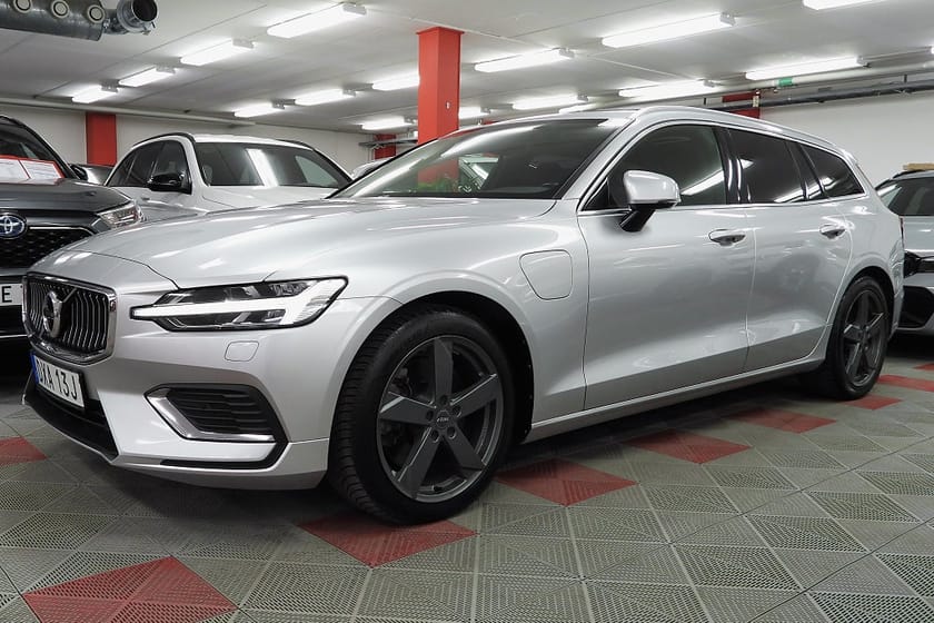 Bild 2 av Volvo V60 Recharge T6 AWD Inscription Drag Skinn SoV Hjul Panoram