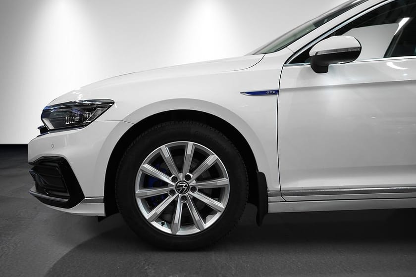 Bild 3 av Volkswagen Passat Sportscombi GTE 1.4 TSI 218hk Cockpit Navi B-kam Drag 1 brukare