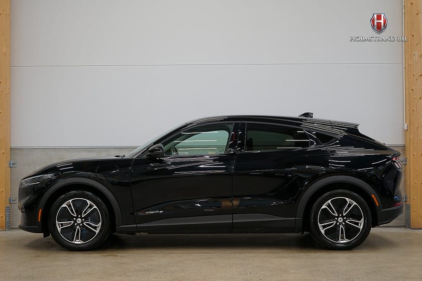 Bild 1 av Ford Mustang Mach-E Standard Range B&O 360 Blis Skinn Adp farthållare