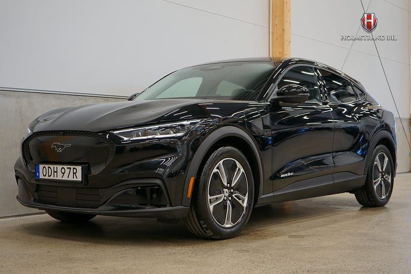 Bild 4 av Ford Mustang Mach-E Standard Range B&O 360 Blis Skinn Adp farthållare