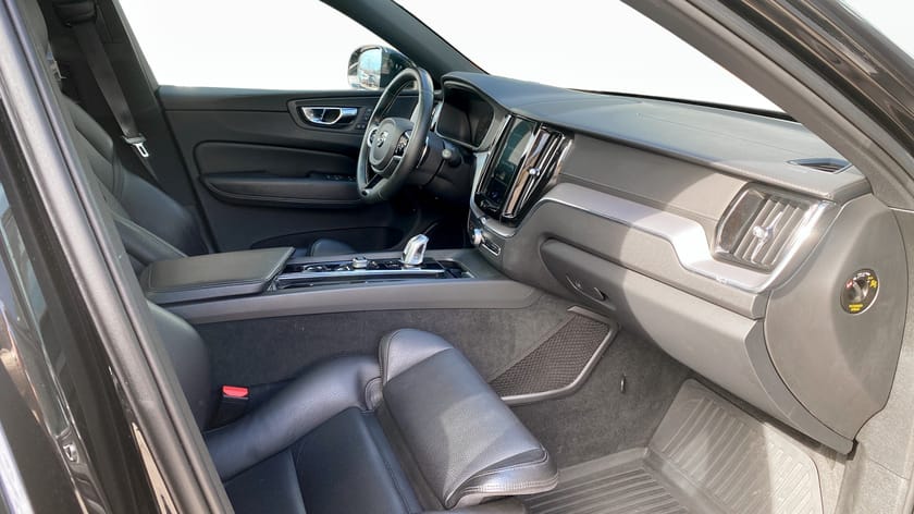 Bild 3 av Volvo XC60 T8 AWD R-Design Pano VOC Värm Skinn Orrefors Drag