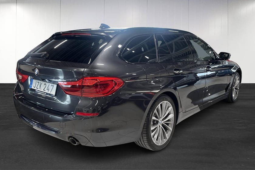 Bild 4 av BMW 520d Touring Sport line Shadow Pano B-kam Värmare H&K