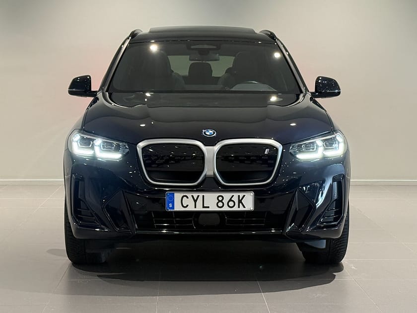Bild 2 av BMW iX3 Charged M Sport Panorama Drag Adpt Farth Elstol 19"