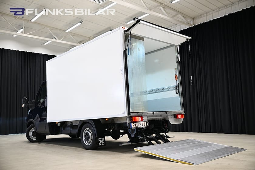 Bild 2 av Iveco Daily 35-140 Chassi Cab 136HK Automat|Kylbil|Nattkyla|Bakgavellyft|Lågmil|SeUtr
