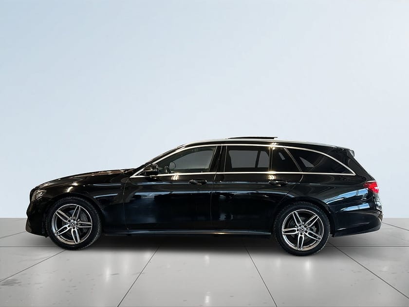 Bild 4 av Mercedes-Benz E 220 T d 4MATIC 9G AMG Line Pano/360/Värmare/Drag/Navi