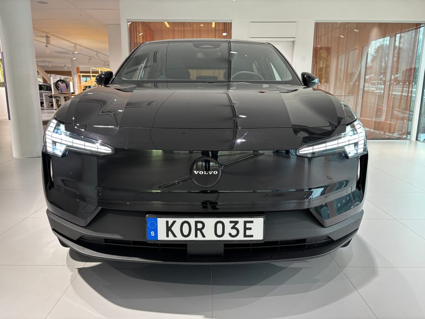 Bild 3 av Volvo EX30 Single Motor Extended Range SM Plus Black Edt