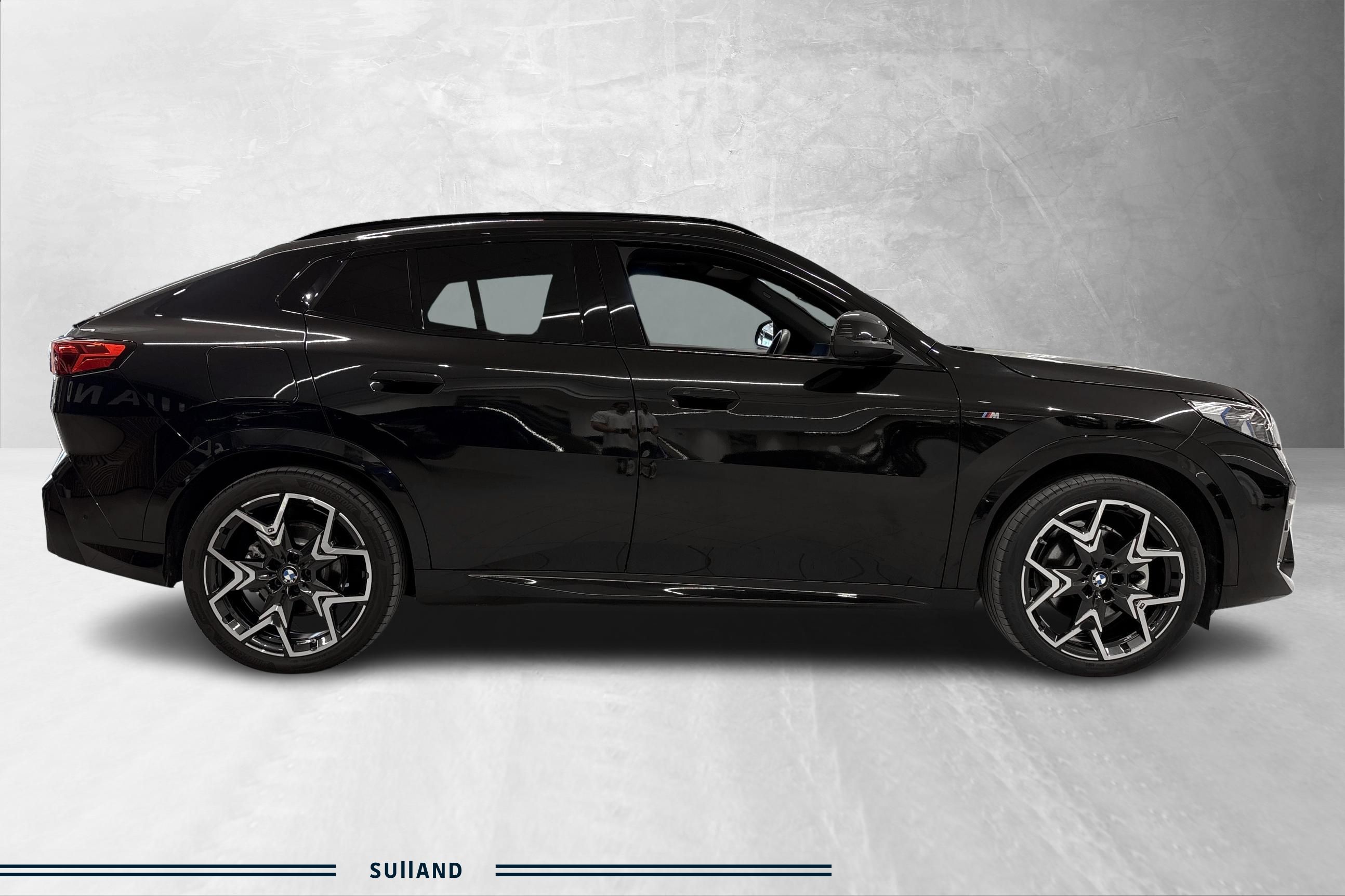Thumnail bilde 3 av BMW iX2 xDrive30