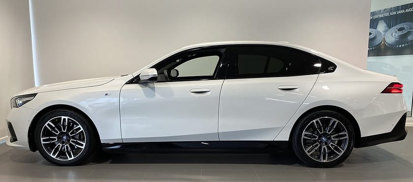 Bild 2 av BMW i5 eDrive40 Sedan 4,95% ränta M-Sport Backkamera Drag