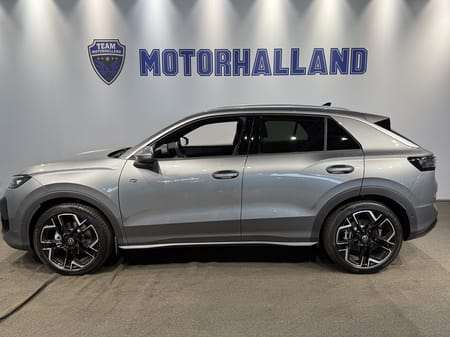 Volkswagen T-Roc R-LINE eTSI 150HK / DRAG / BACKKAMERA