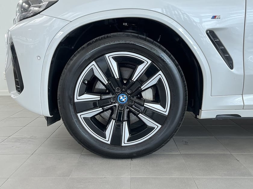 Bild 4 av BMW iX3 Charged M Sport Rattvärme Panorama Park Assist