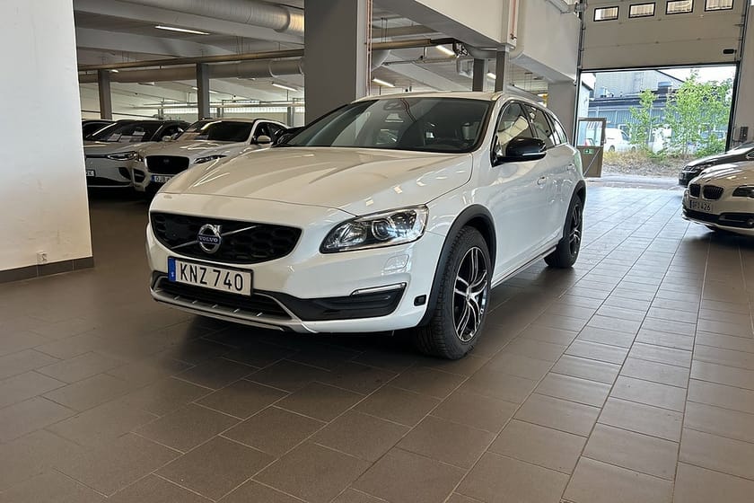 Bild 1 av Volvo V60 Cross Country D3 MOMENTUM SUPERDEAL 3.95% / DRAG / AUTOMAT / PDC