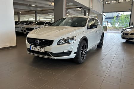 Volvo V60 Cross Country D3 MOMENTUM SUPERDEAL 3.95% / DRAG / AUTOMAT / PDC