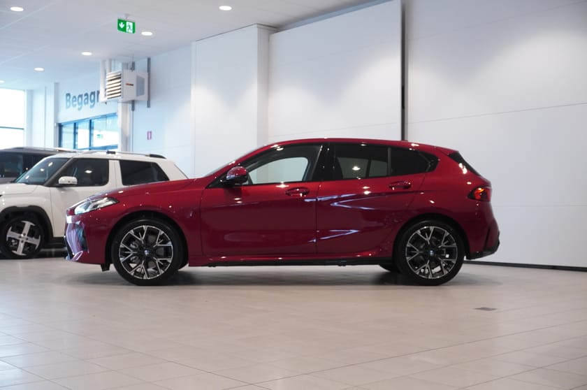 Bild 4 av BMW 120 M Sport Design Sportstolar Rattvärme Tonade Rutor
