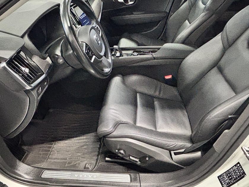 Bild 5 av Volvo V90 Cross Country B4 AWD Aut Momentum  Drag Skinn Värmare V-Hjul Nav