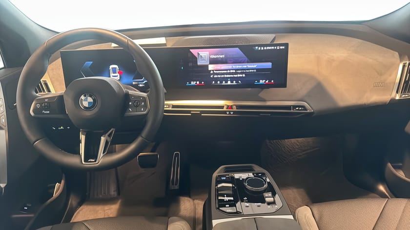 Bild 4 av BMW iX xDrive60 M-Sport Adaptiv Farth Pano Dragkrok