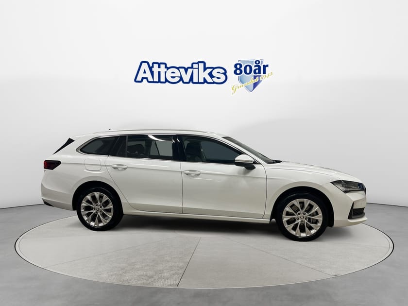 Bild 2 av Škoda Superb Kombi 193 hk TDI Backkamera/Adaptiv Farthållare/Drag
