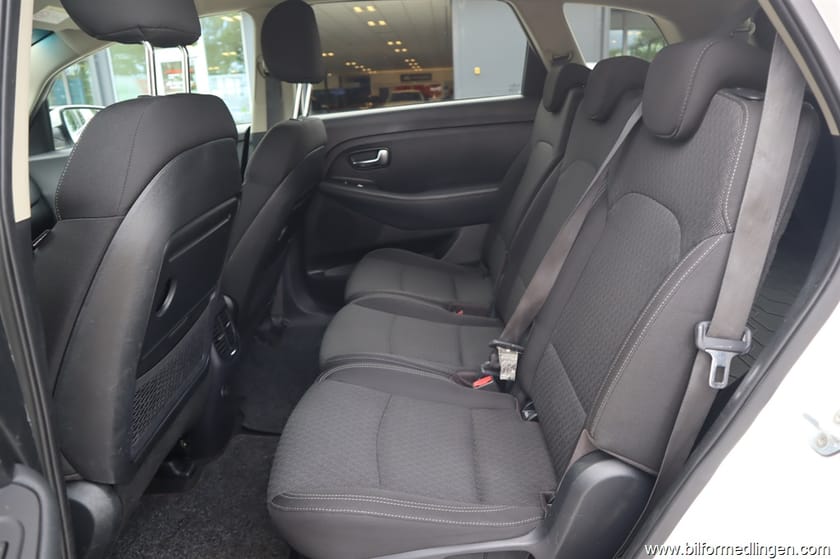 Bild 5 av Kia Carens 1.7 CRDi FWD 141hk Aut 7 sits 1 brukare Drag Navi Backkamera
