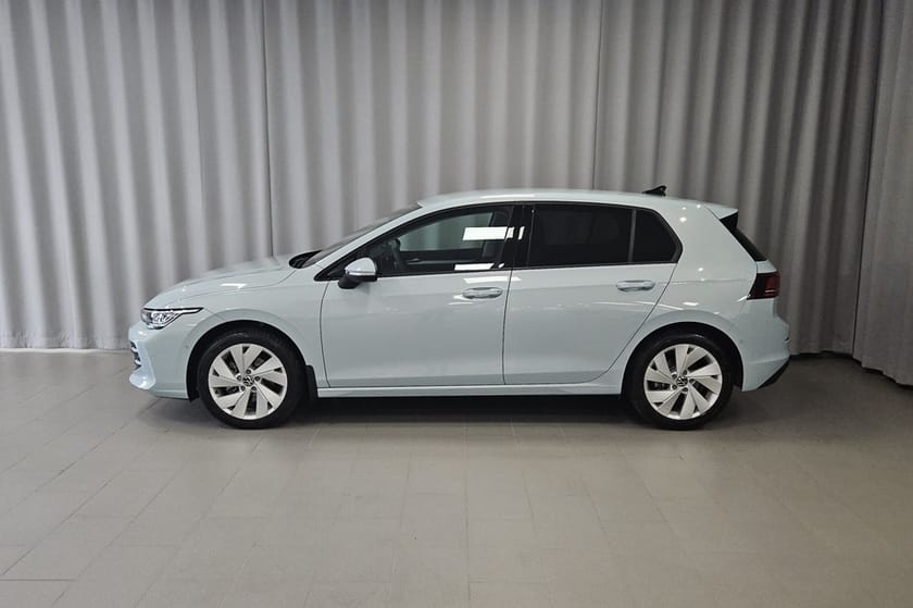 Bild 2 av Volkswagen Golf Lífe 1.5 eTSI 150HK P-Värm Drag Aut