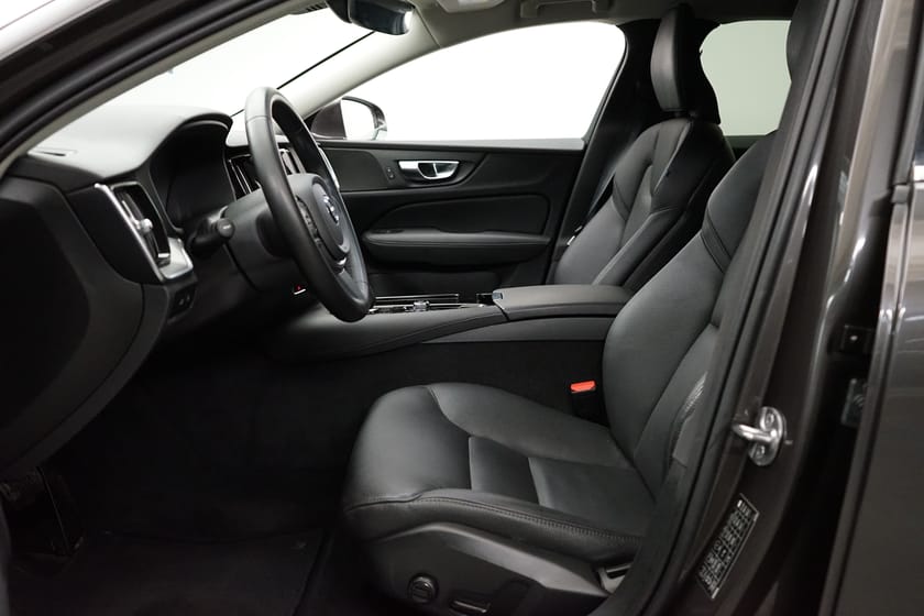 Bild 5 av Volvo V60 Recharge T6 Core Edition, Dragkrok, Baklucka elmanövrerad